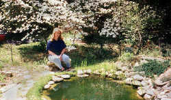 mom@pond.jpg (81415 bytes)
